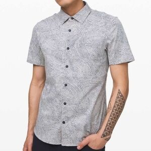 Lululemon Airing Easy Short Sleeve Button Down Shirt Silverstone Navy Size L